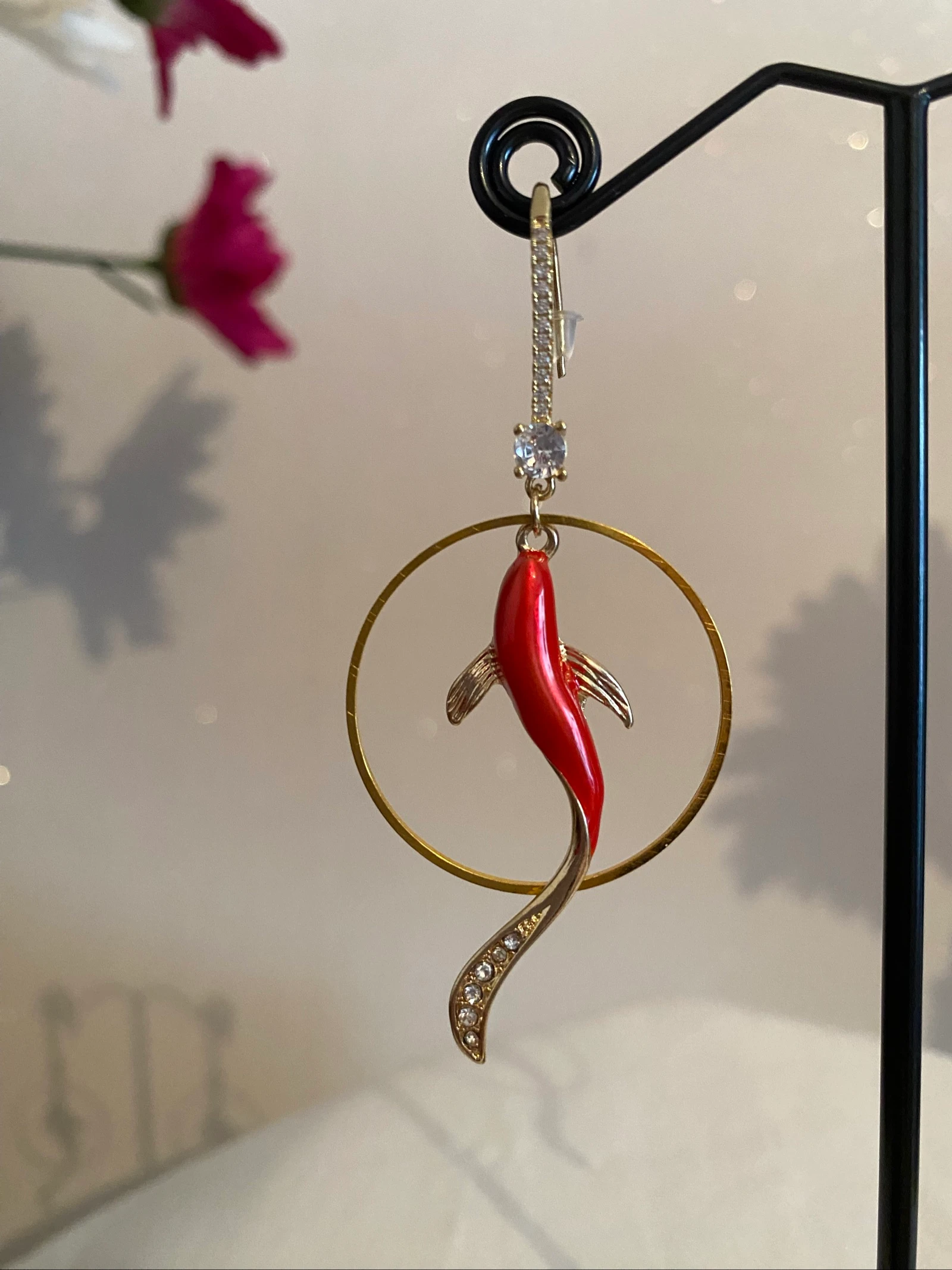 Boucles d’oreilles carpe koï et strass  – photo 2